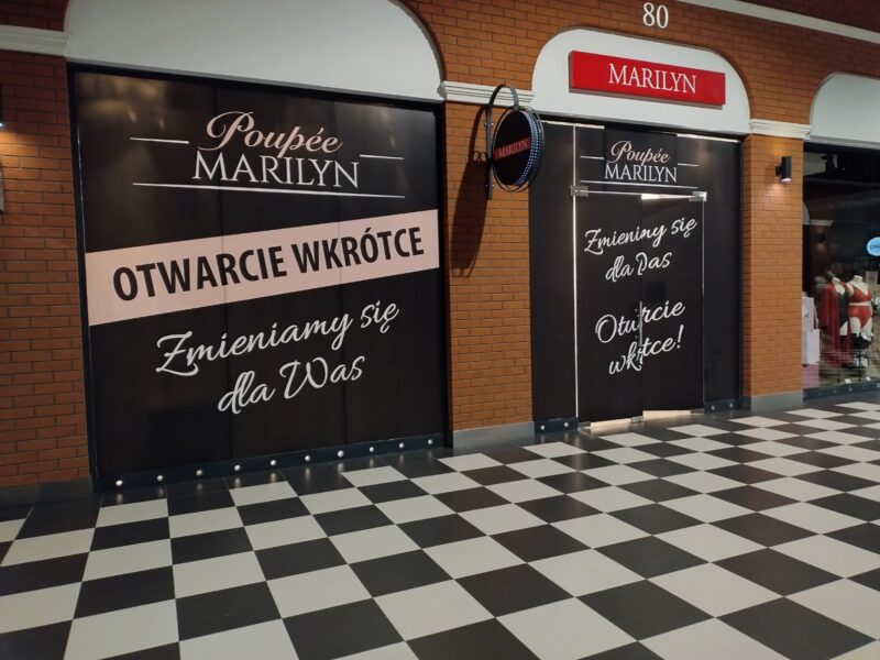 Oklejenie witryny sklepowej – Marilyn (Centrum Handlowe Ptak)